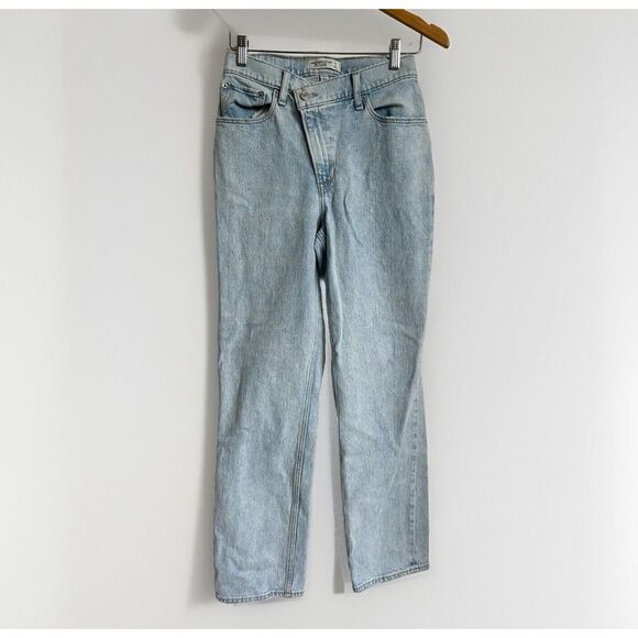 ABERCROMBIE FITCH Curve Love Ultra High Rise 90s Straight Jeans‎ Light Wash $89 - Picture 2 of 15